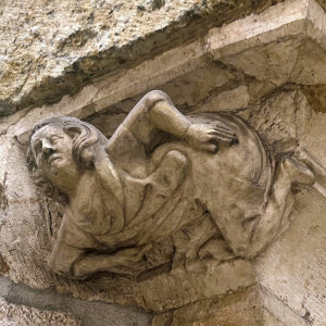 Regensburg Haidplatz Steinfigur